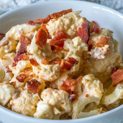 Salade de chou-fleur aux œufs et bacon