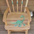  ♦ P'tit dinosaure sur un fauteuil !