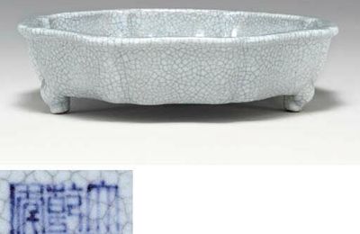 A ge-type petal-molded tripod octagonal bulb bowl, Qianlong seal mark in underglaze blue and of the period (1736-1795)