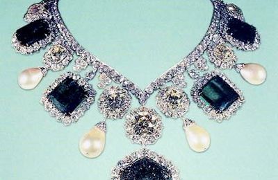 Collier d'émeraudes, perles et diamants ayant appartenu à la famille impériale d'Iran
