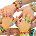 Rainbow loom, le nouveau bracelet à la mode ?