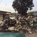 Marché total à Bacongo :l' avenue Matsoua , une route poubelle