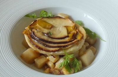 L'automne "croustifondant" : cèpes en deux cuissons, foie gras snacké, celéri poché, bouillon et croûtons 