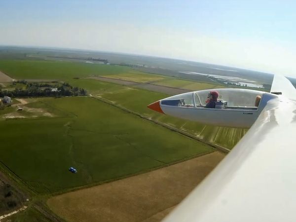 LE VOL PAISIBLE DU PLANEUR.