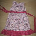 Robe fleurie pour petite fille jolie