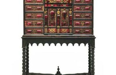 Cabinet sur pied en ébène, écaille rouge et cuivre doré. Flandres, XVIIe siècle
