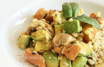 Salade d'ébly au saumon et à l'avocat