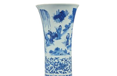 A blue and white 'figural' vase, gu, Transtional period, 17th century