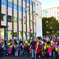 LES BALLONS DU TÉLÉTHON DANS LE CIEL DU LYCÉE JOLIOT-CURIE.