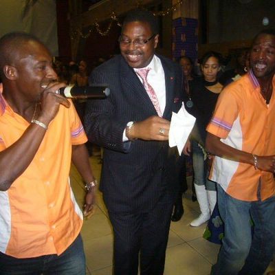 Espoir 2000, diplomatiquement correct: Son Excellence danse à Neuchâtel. L'Espoir renaît.