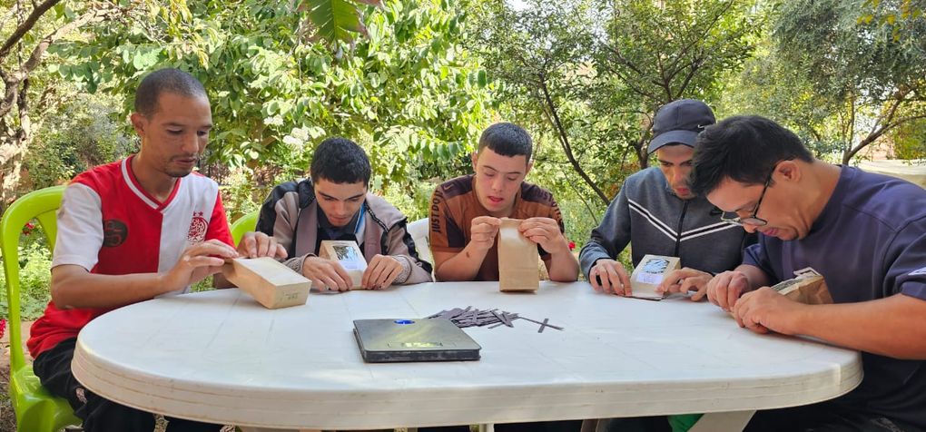 Opération conditionnement des sachets des plantes aromatiques ce mardi matin O.T.