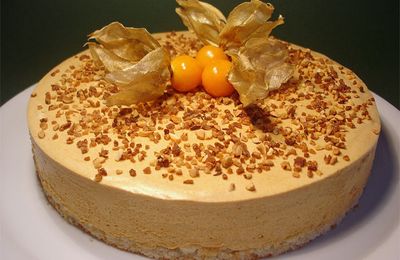 Gâteau amandine au caramel, sauce chocolat