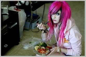 MARDIt déj: 2 tartines de confiture + une tasse