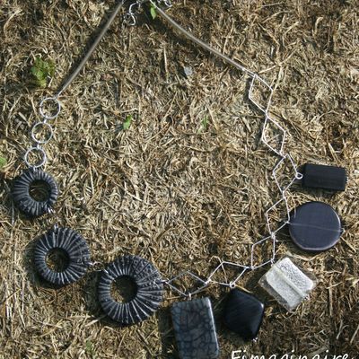 Deux ou trois nuances de gris...