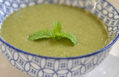 Soupe glacée d'épinards, féta et menthe