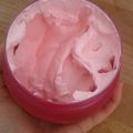 Chantilly de douche à la fraise lactée