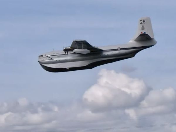 Un hydravion RC hexamoteur - le Saunder Roe Princess
