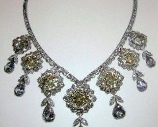 Collier de diamants ayant appartenu à la famille impériale d'Iran
