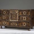 Bargueño en noyer, bois sculpté et ivoire. Travail espagnol de la fin du XVIème siècle ou du début du XVIIème siècle