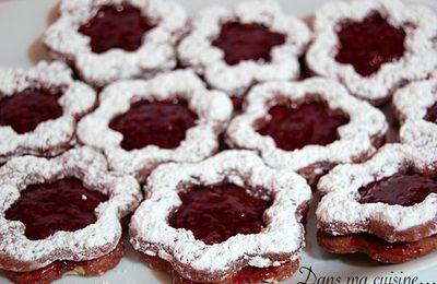 Petits biscuits façon Linzer, pour le calendrier de l'Avent gourmand