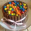 Gâteau au kit kat et m&ms