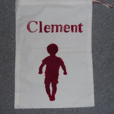 Un petit sac au nom de l'enfant