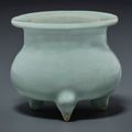 A small Jun tripod censer, Song-Yuan dynasty (960-1366)