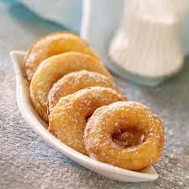 Le beignet aux pommes. Pet, bugne, merveille  ou oreillette. En 1753.