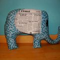 Coussin éléphant imprimé bleu et blanc