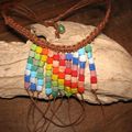 Collier macramé et mosaïque arc-en-ciel