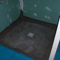 joint d'etancheité du bac a douche de la grande salle de bain (fait par le plombier)