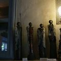 Des guerriers massaïs à Torsac...la boutique accueille depuis quelques jours les sculptures raku de Joëlle, artiste locale.