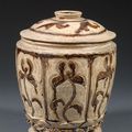 Vase couvert en grès porcelaineux, Vietnam, Dynastie des Ly, XIIe siècle
