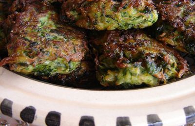 Kolokythokeftedes (beignets de courgettes) comme dans les Cyclades/ Kolokythokeftedes (zucchini balls) just like in the Cyclades