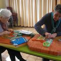 L'atelier "Dentelle aux fuseaux" du Club "A nos aiguilles" de l'Assocation "Volonne Initiatibes".