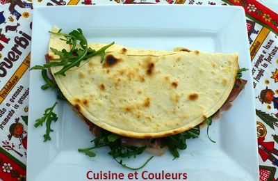 Piadina au speck, tomate et roquette 
