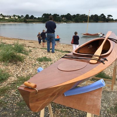 Mise à l'eau à Loguivy de la mer dans l'anse du Ouern