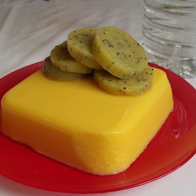 Purée de mangue et de kiwi en gelée d'agar-agar