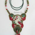 Collier brodé et cardé " chant du printemps "