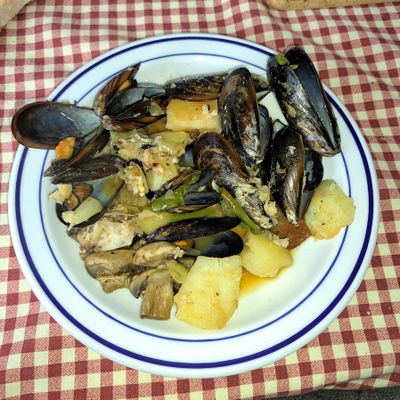 Marmite de lieu noir aux moules et aux légumes