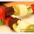 Brochettes de fruits frais au brownie