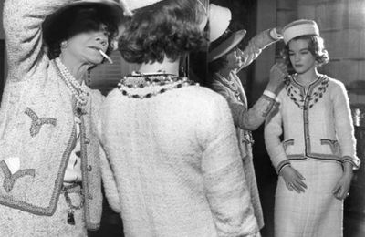 Romy Schneider - séance d'essayage pour Boccace 70 avec Coco Chanel !