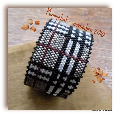 Préparer des cadeaux pour les fêtes.