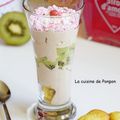 Verrine de yaourt au kiwi, guarana blanc et sirop saveur tarte aux fraises
