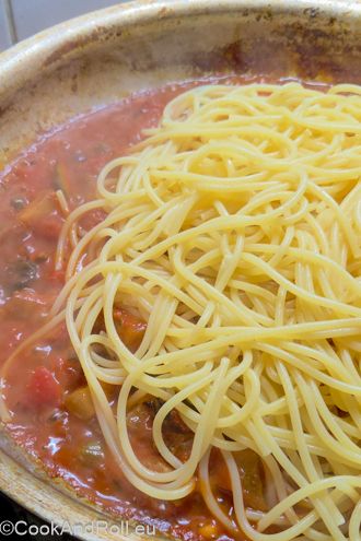 Spaghetti alla puttanesca con guanciale