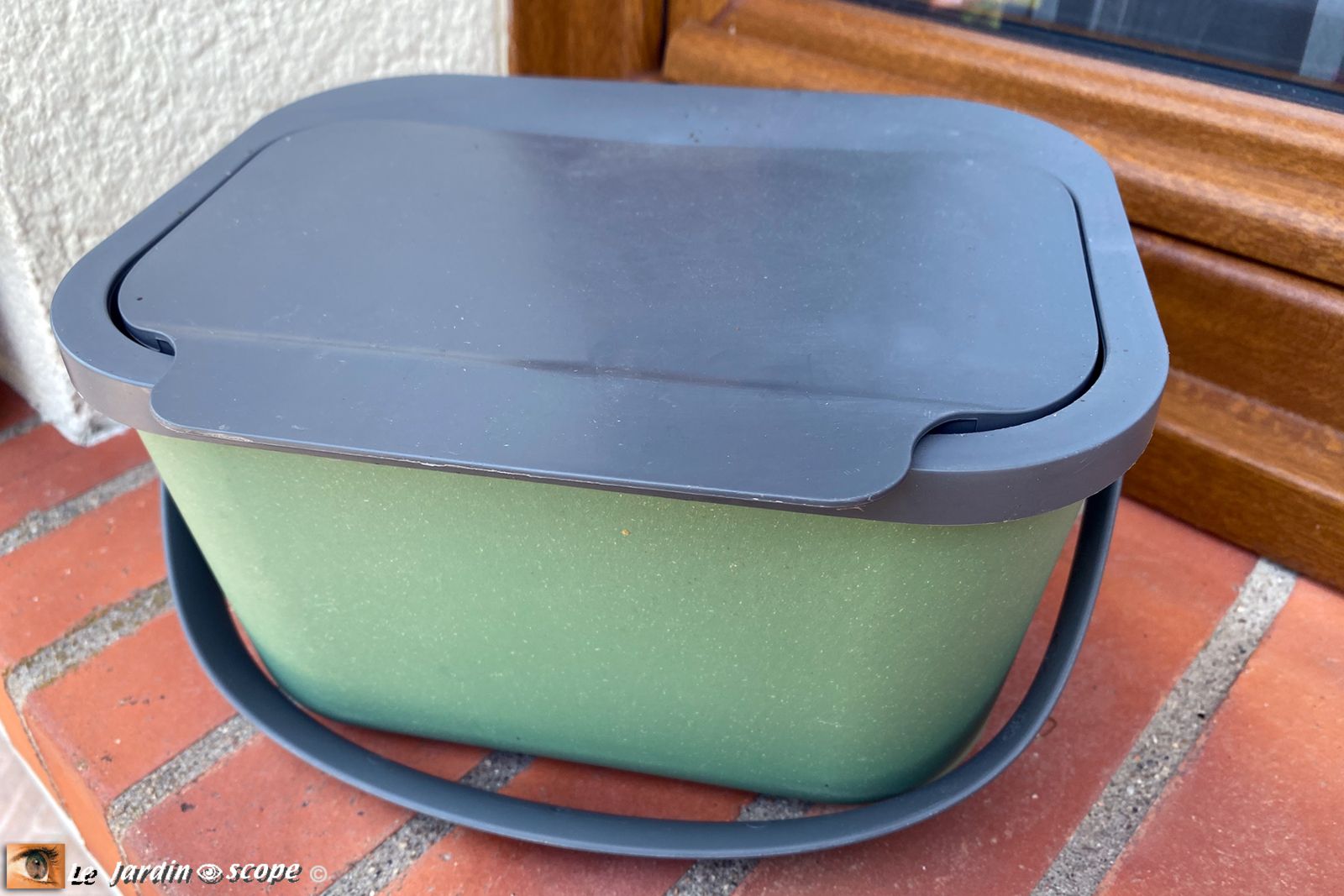 Mini-poubelle à compost