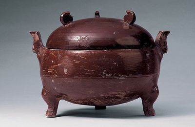 Covered ding vessel, Western Han dynasty (206 BCE–9 CE)