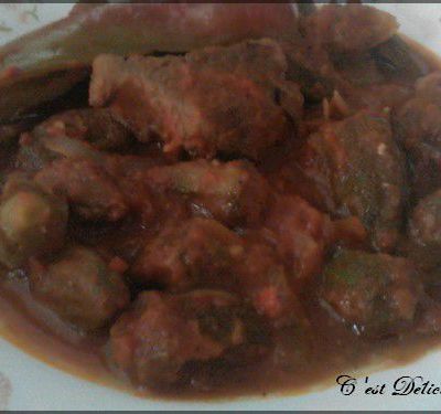 Guénaouia ou Gombos à la tomate et à la viande de veau