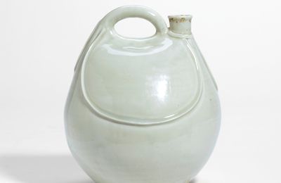 An impressive 'Xing' flask, Liao-Northern Song dynasty (907-1127)