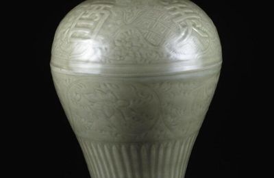 Vase (meiping) with inscription 'Fine wine with delicate aroma', Yuan-Ming dynasty, second half of 14th century